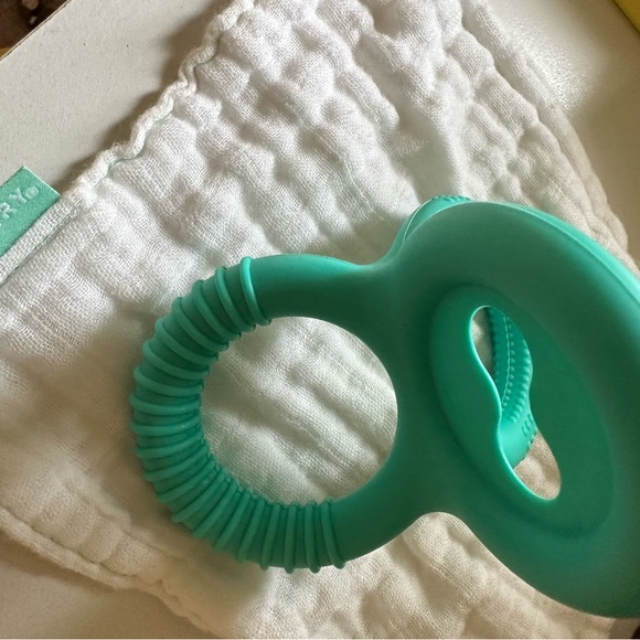 Lovevery teether and teething rag - Picture 3 of 5